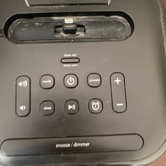 iHome Lightning Docking Station - Picture 6 of 6